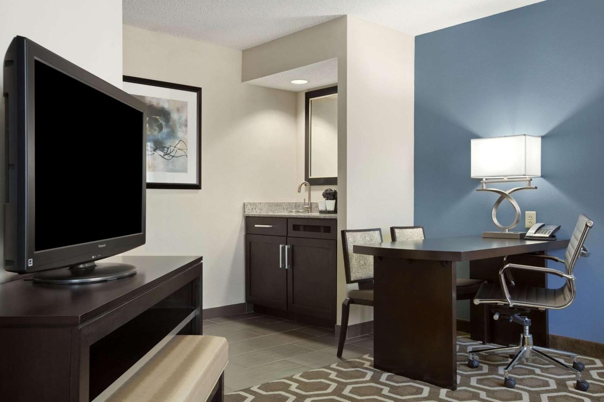 Embassy Suites St. Louis - Airport Bridgeton Extérieur photo
