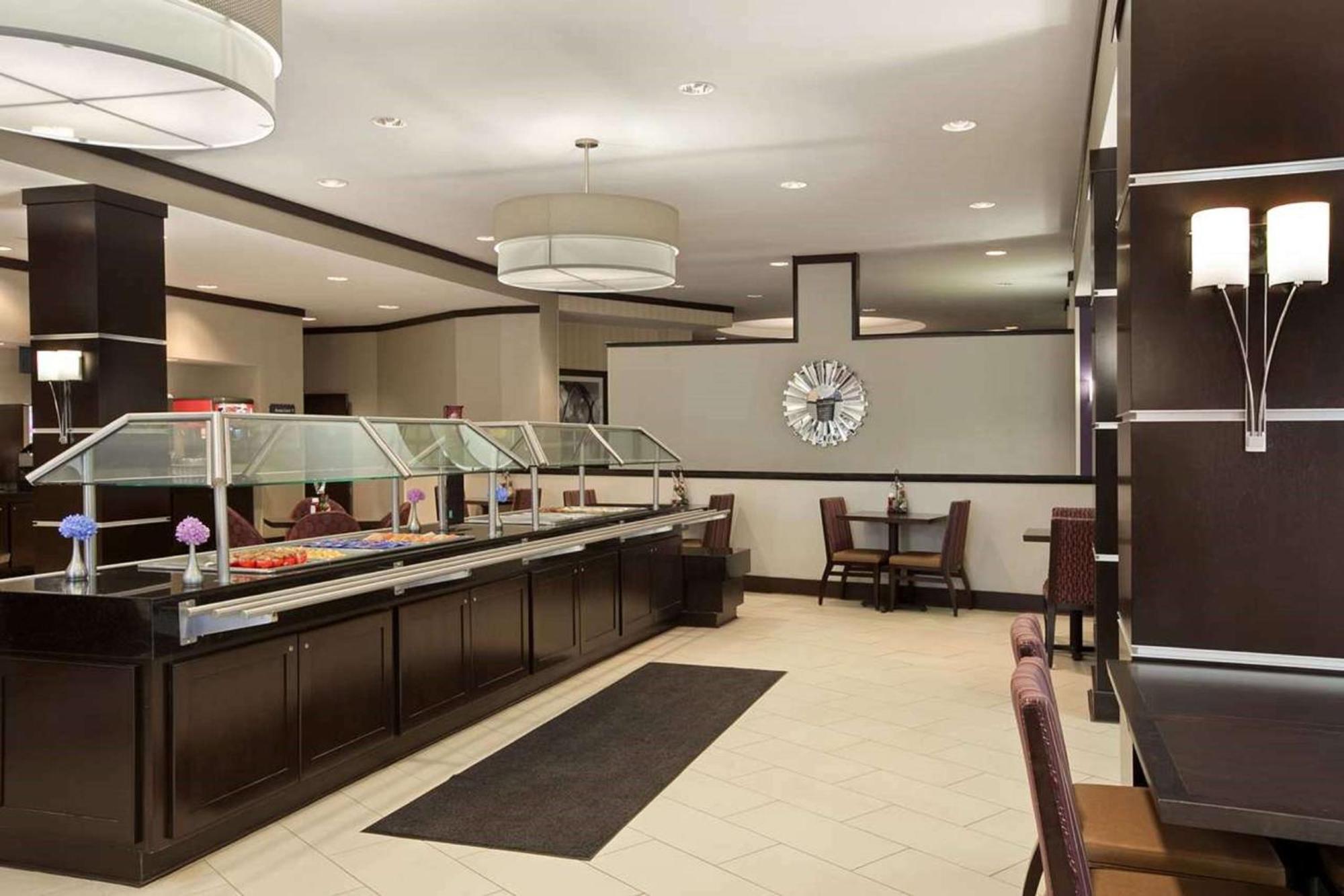 Embassy Suites St. Louis - Airport Bridgeton Extérieur photo